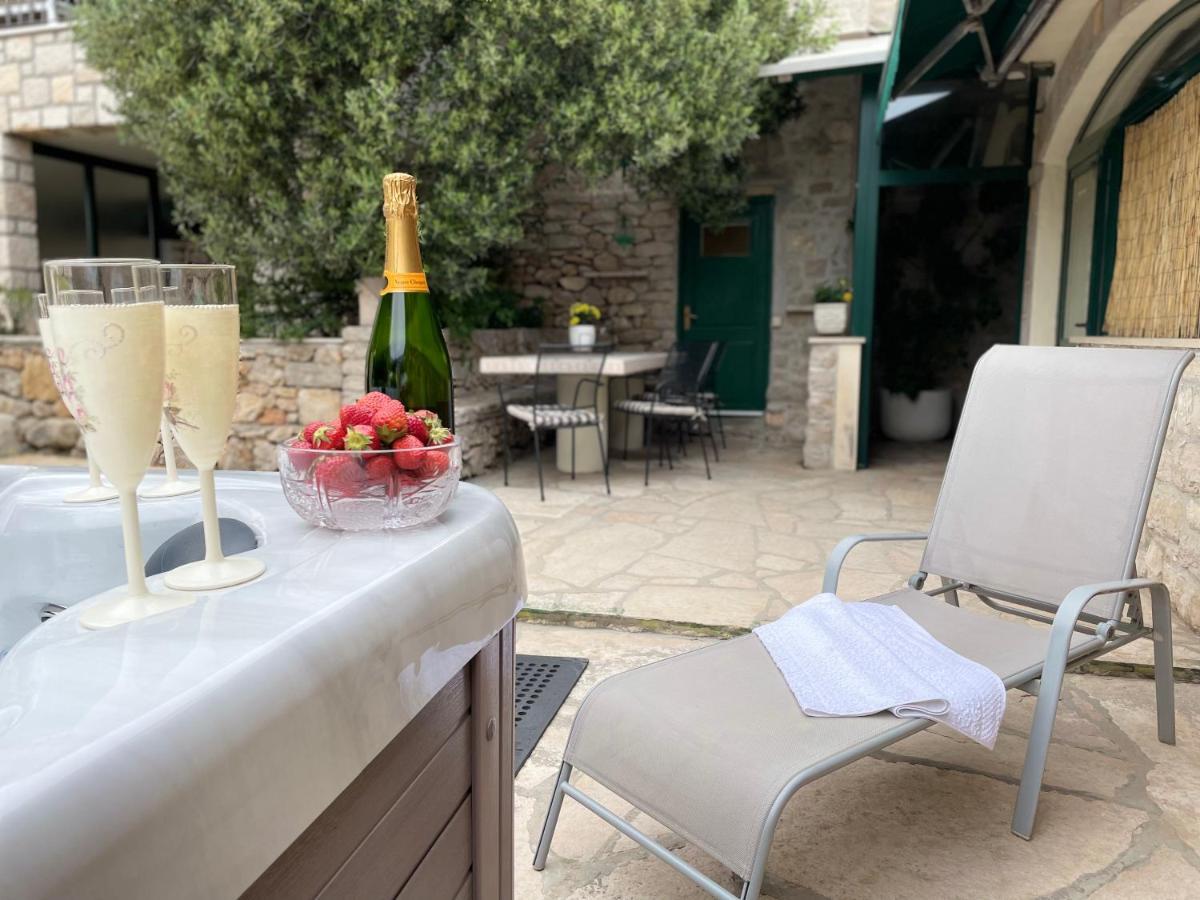 Vacation House Marin With Jacuzzi - Bol, Brac 외부 사진