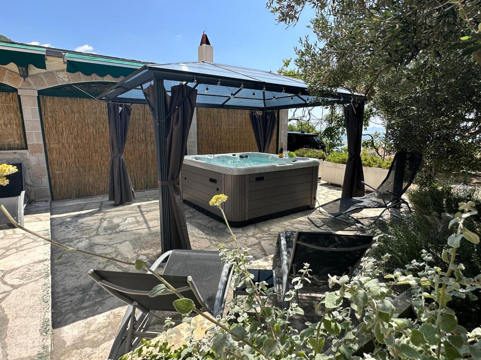 Vacation House Marin With Jacuzzi - Bol, Brac 외부 사진