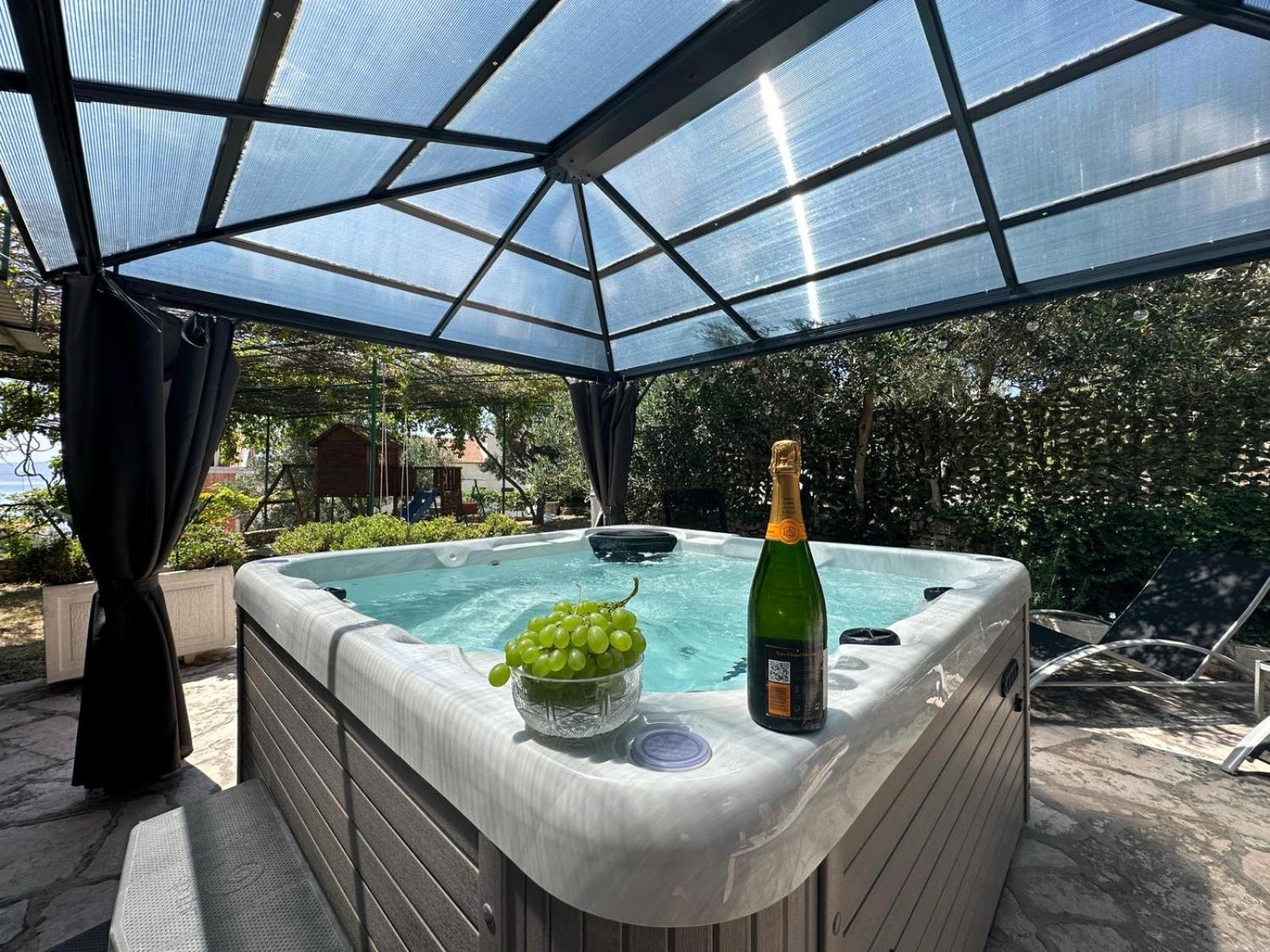 Vacation House Marin With Jacuzzi - Bol, Brac 외부 사진